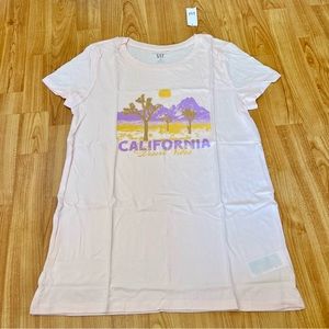 GAP Women’s Logo T-Shirt